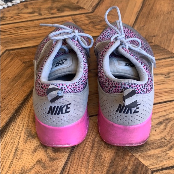 Nike - Picture 3 of 4